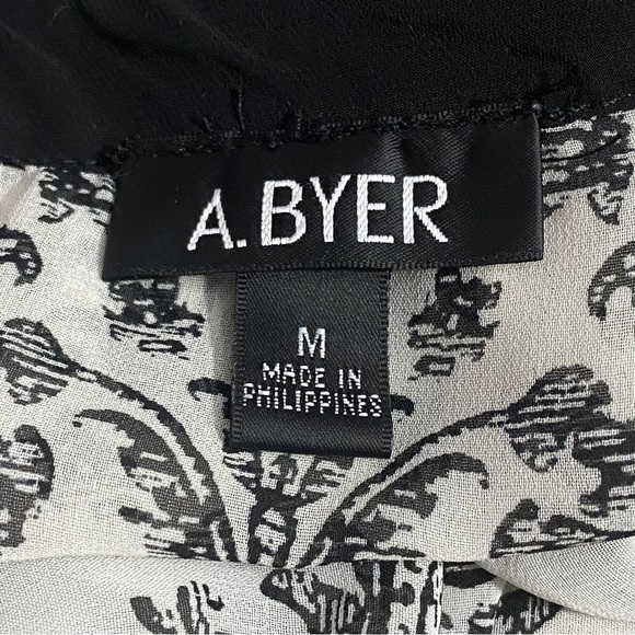 A. BYER sheer print top with contrast trim polyester chiffon tab sleeves M - Picture 6 of 8
